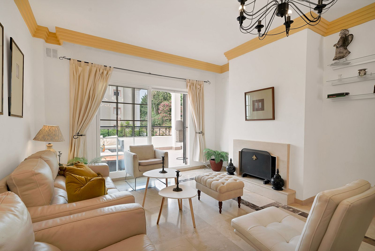3 Bed Apartment for sale in Nueva Andalucía Costa Del Sol, Málaga, Spain