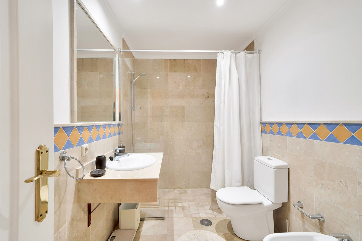 3 Bed Apartment for sale in Nueva Andalucía Costa Del Sol, Málaga, Spain