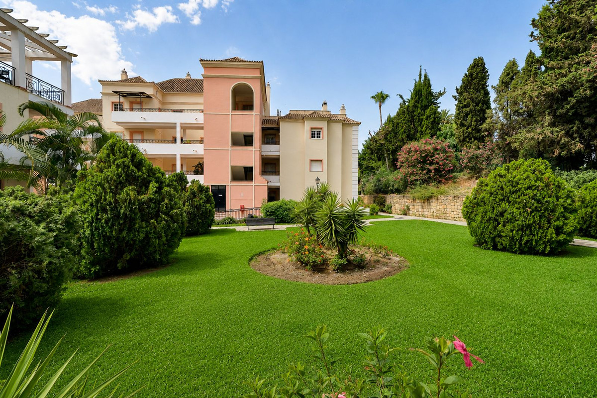 3 Bed Apartment for sale in Nueva Andalucía Costa Del Sol, Málaga, Spain