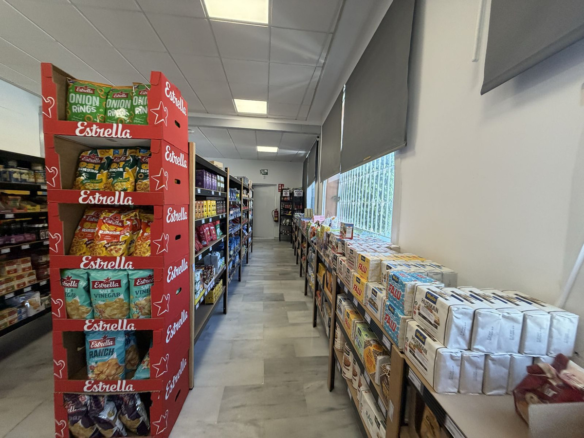 Commercial unit for sale in La Duquesa Costa Del Sol, Málaga, Spain