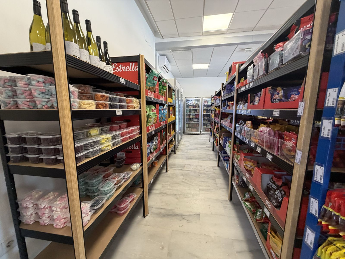 Commercial unit for sale in La Duquesa Costa Del Sol, Málaga, Spain