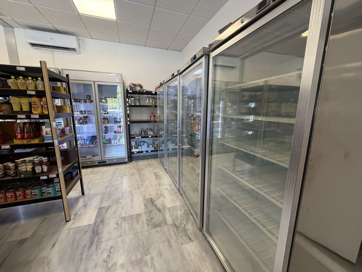 Commercial unit for sale in La Duquesa Costa Del Sol, Málaga, Spain
