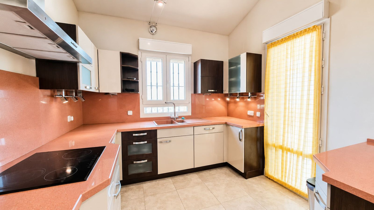 5 Bed Townhouse for sale in La Duquesa Costa Del Sol, Málaga, Spain