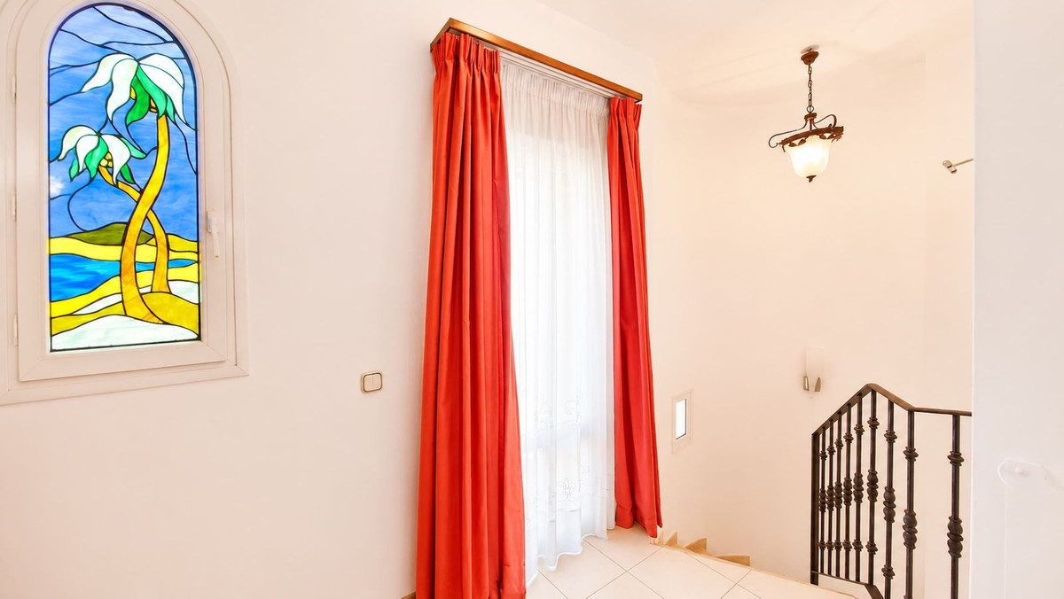 5 Bed Townhouse for sale in La Duquesa Costa Del Sol, Málaga, Spain