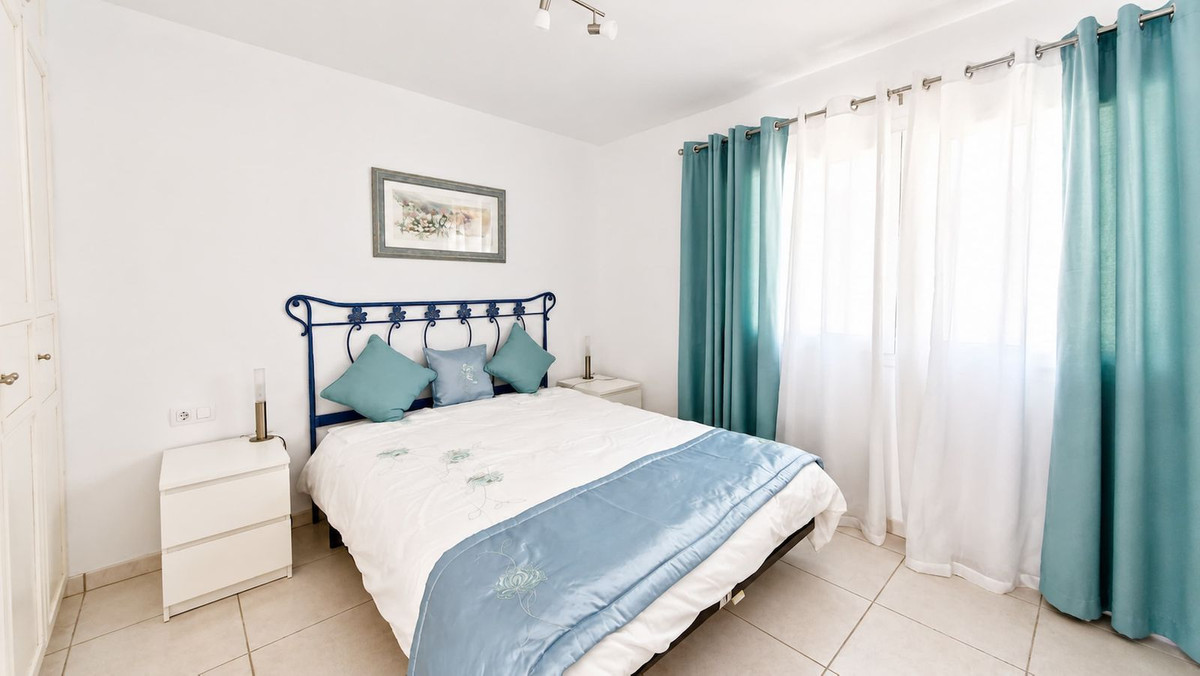 5 Bed Townhouse for sale in La Duquesa Costa Del Sol, Málaga, Spain