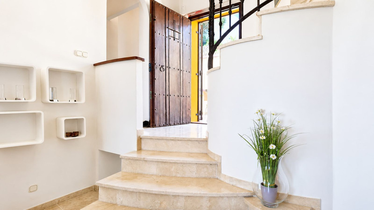 5 Bed Townhouse for sale in La Duquesa Costa Del Sol, Málaga, Spain
