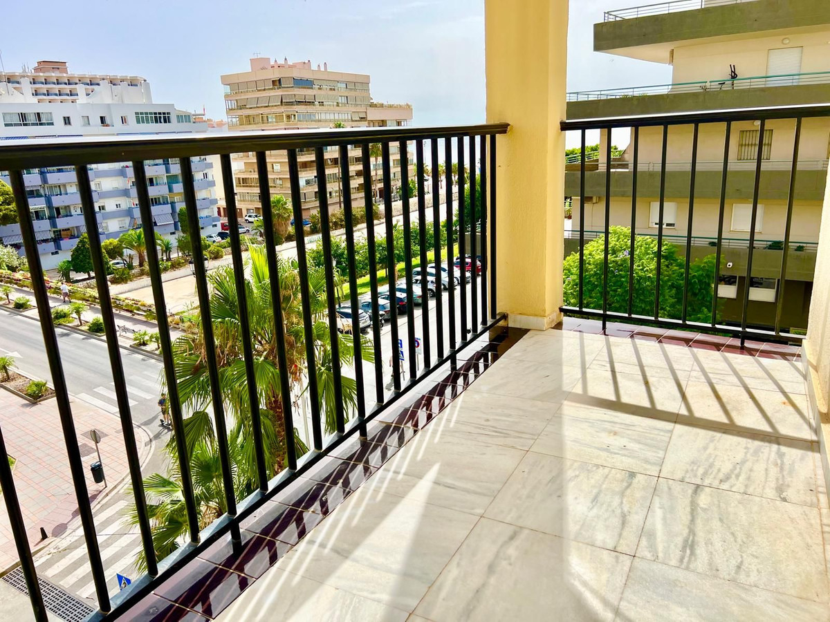 4 Bed Apartment for sale in Fuengirola Costa Del Sol, Málaga, Spain