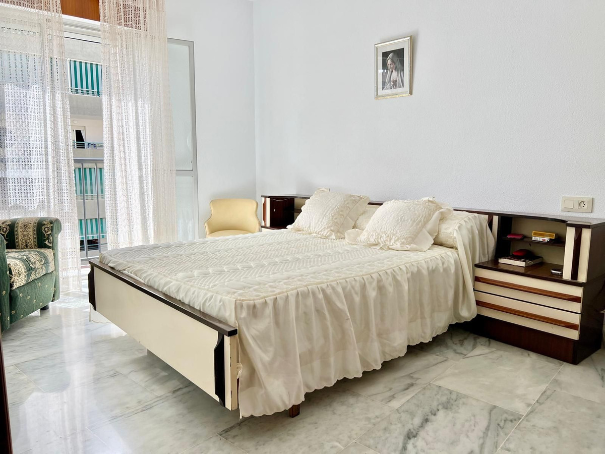 4 Bed Apartment for sale in Fuengirola Costa Del Sol, Málaga, Spain
