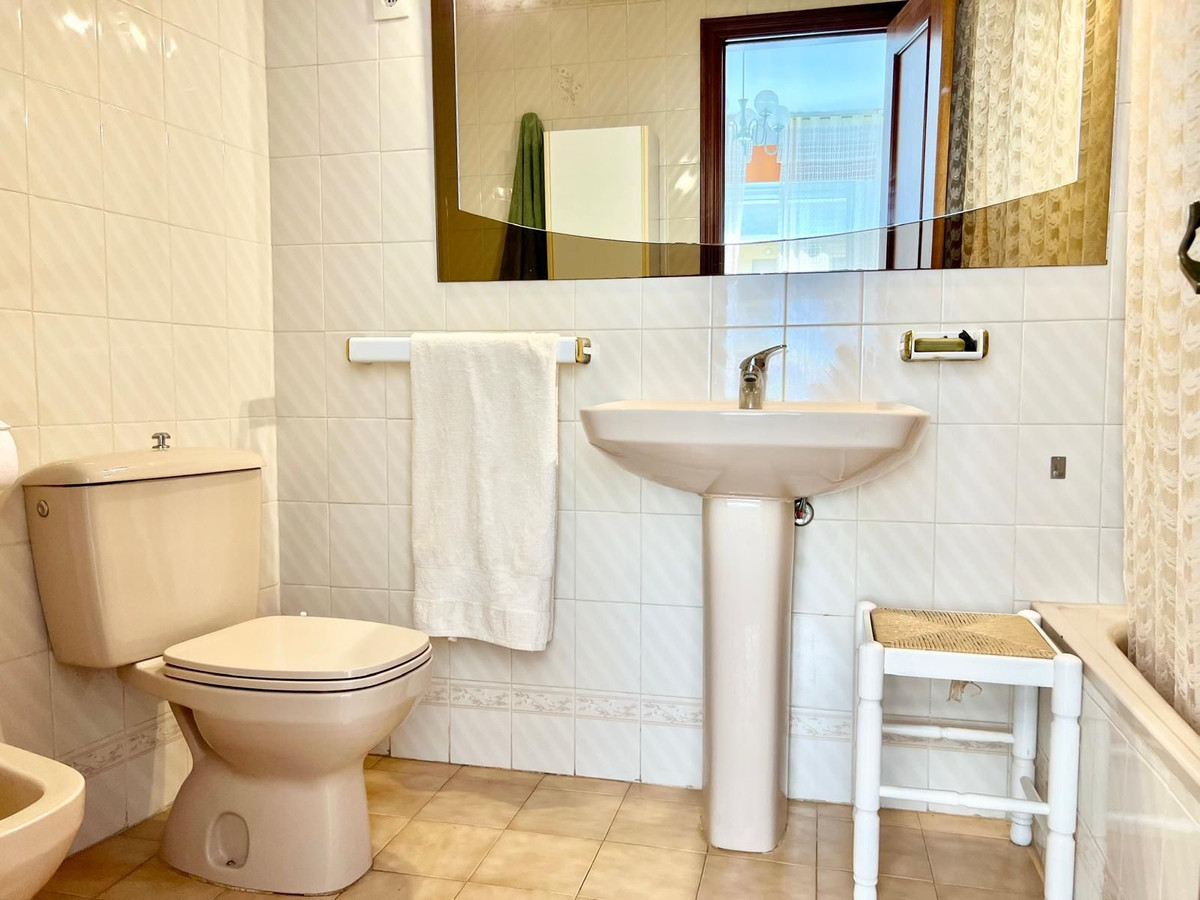 4 Bed Apartment for sale in Fuengirola Costa Del Sol, Málaga, Spain