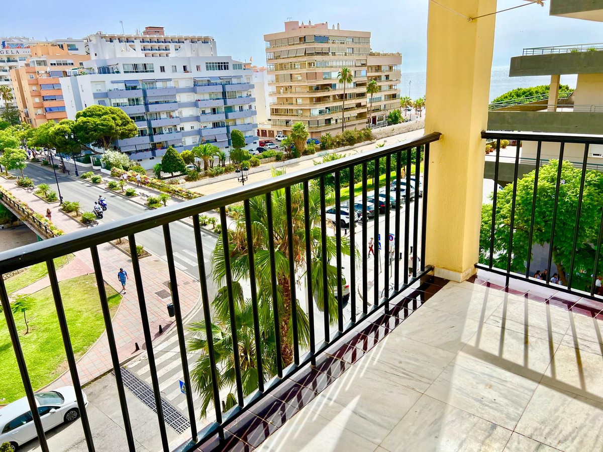 4 Bed Apartment for sale in Fuengirola Costa Del Sol, Málaga, Spain