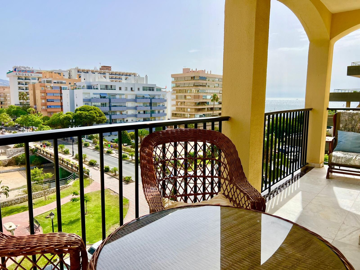4 Bed Apartment for sale in Fuengirola Costa Del Sol, Málaga, Spain