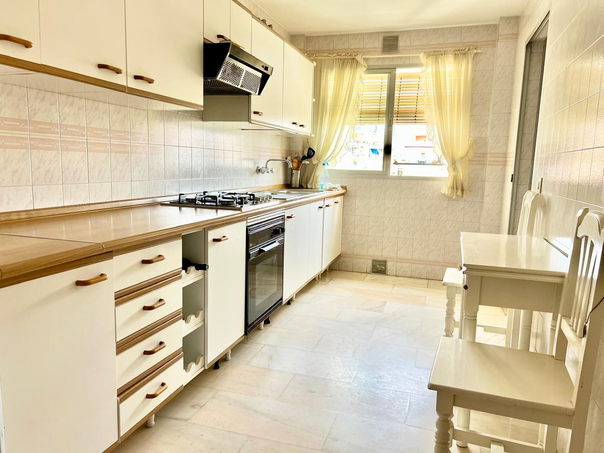 4 Bed Apartment for sale in Fuengirola Costa Del Sol, Málaga, Spain
