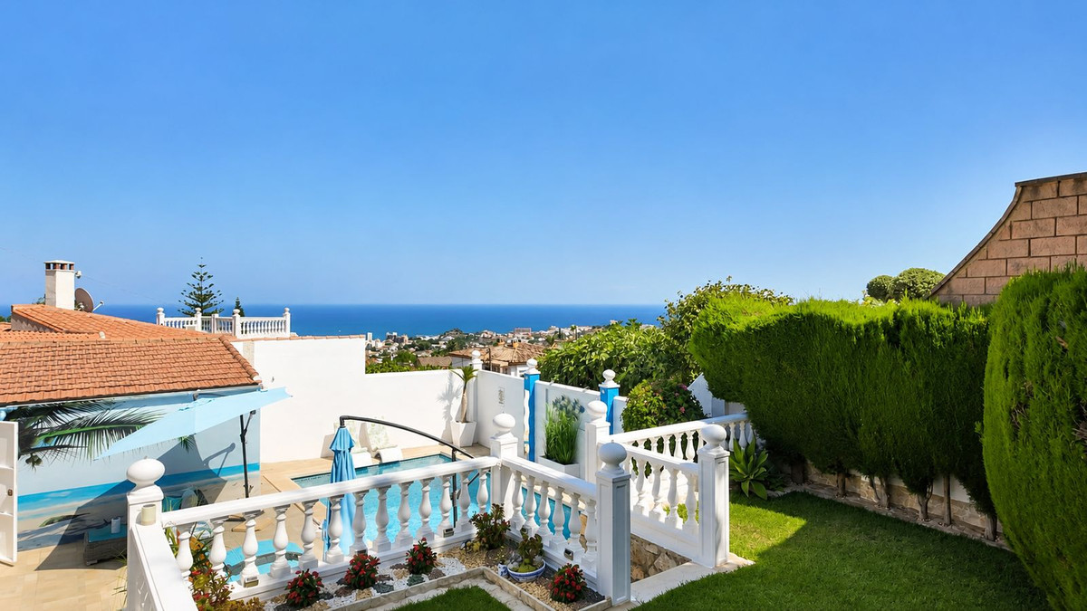 4 Bed Townhouse for sale in Benalmadena Costa Del Sol, Málaga, Spain