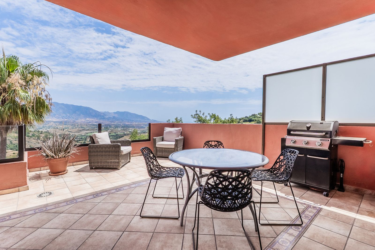 2 Bed Apartment for sale in La Mairena Costa Del Sol, Málaga, Spain