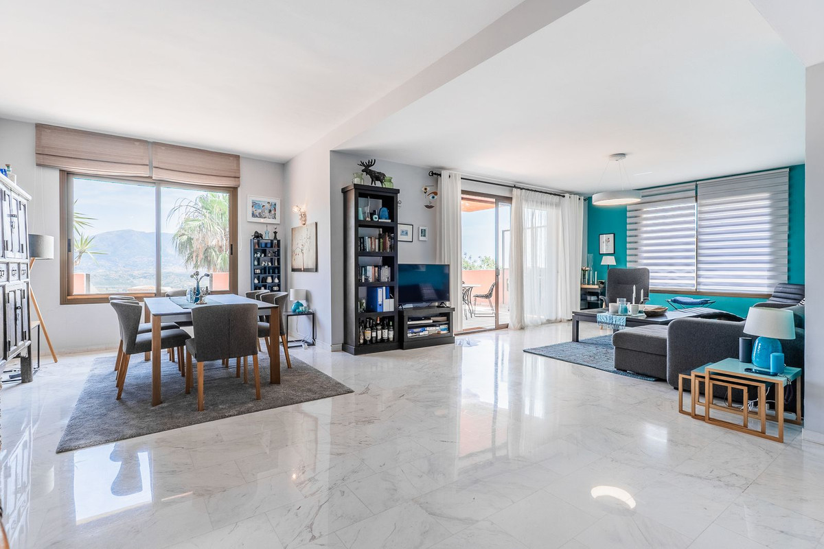 2 Bed Apartment for sale in La Mairena Costa Del Sol, Málaga, Spain