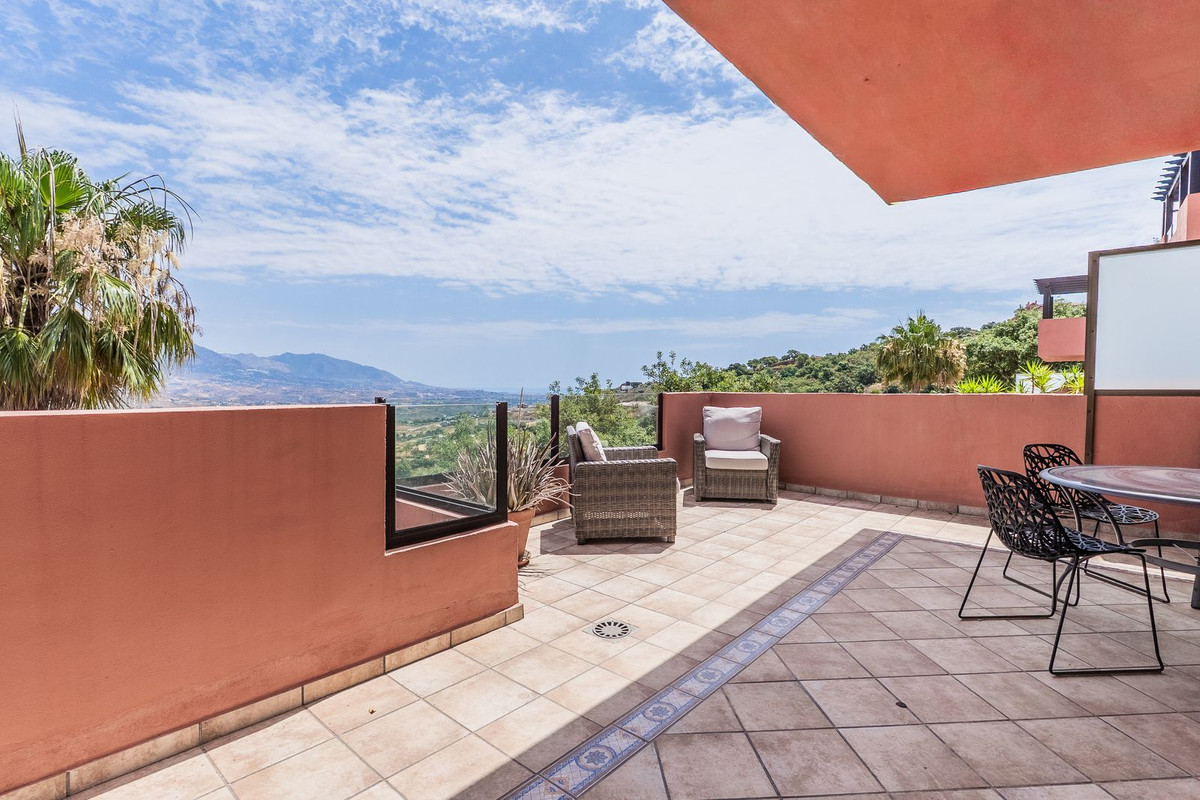 2 Bed Apartment for sale in La Mairena Costa Del Sol, Málaga, Spain