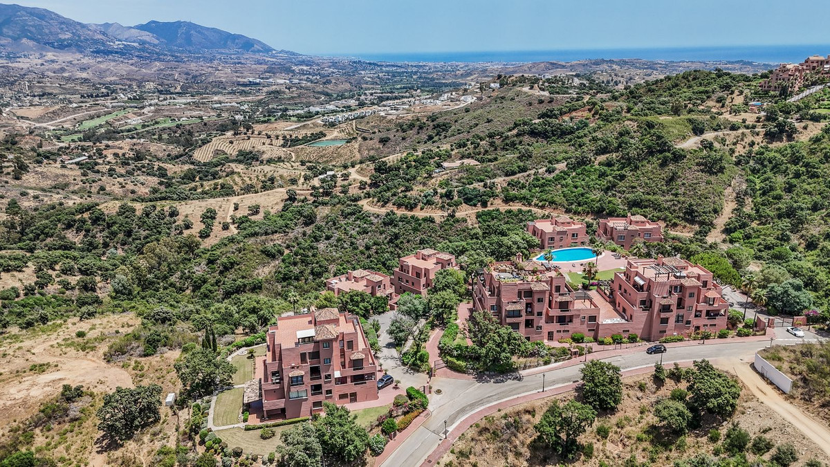 2 Bed Apartment for sale in La Mairena Costa Del Sol, Málaga, Spain