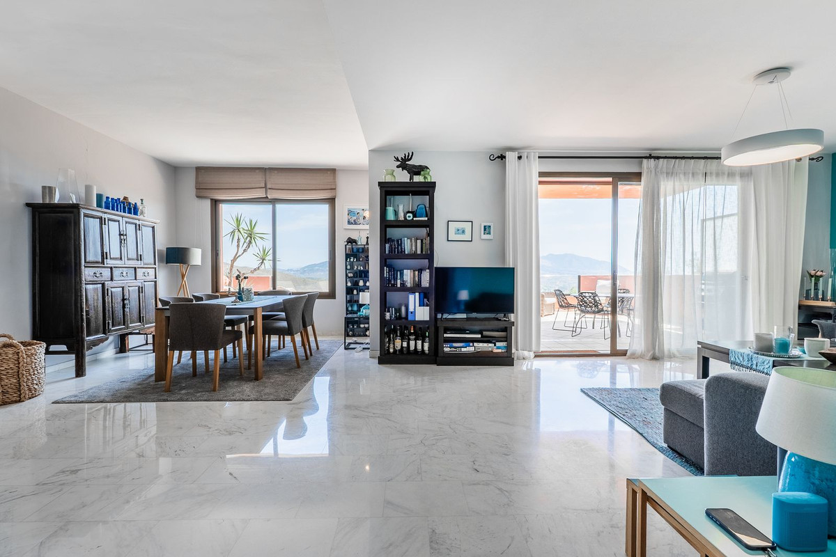 2 Bed Apartment for sale in La Mairena Costa Del Sol, Málaga, Spain