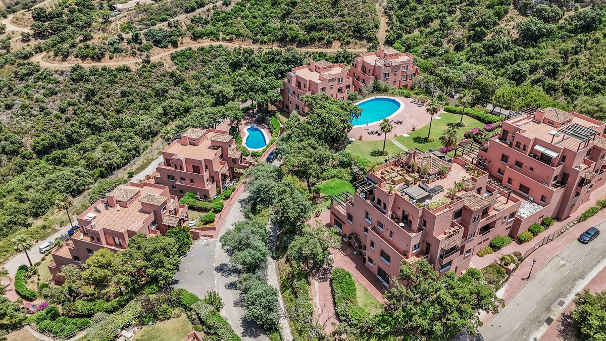 2 Bed Apartment for sale in La Mairena Costa Del Sol, Málaga, Spain