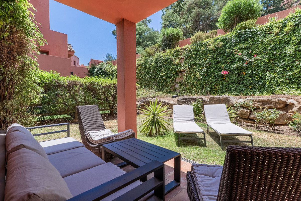 2 Bed Apartment for sale in La Mairena Costa Del Sol, Málaga, Spain