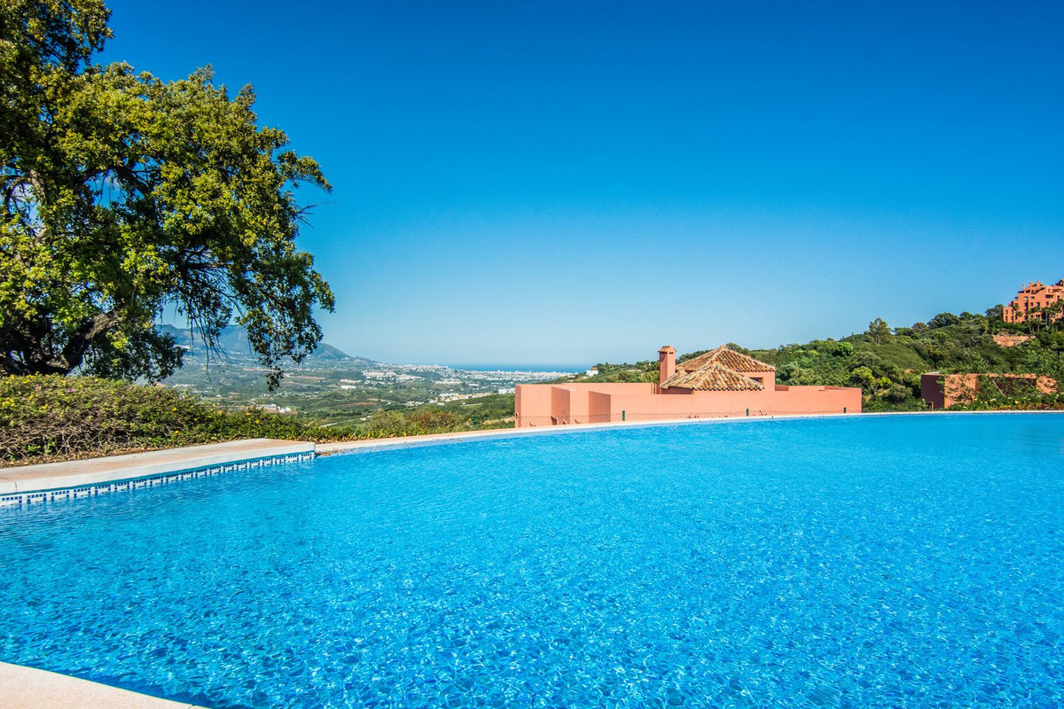 2 Bed Apartment for sale in La Mairena Costa Del Sol, Málaga, Spain