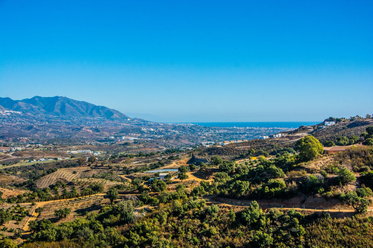 2 Bed Apartment for sale in La Mairena Costa Del Sol, Málaga, Spain