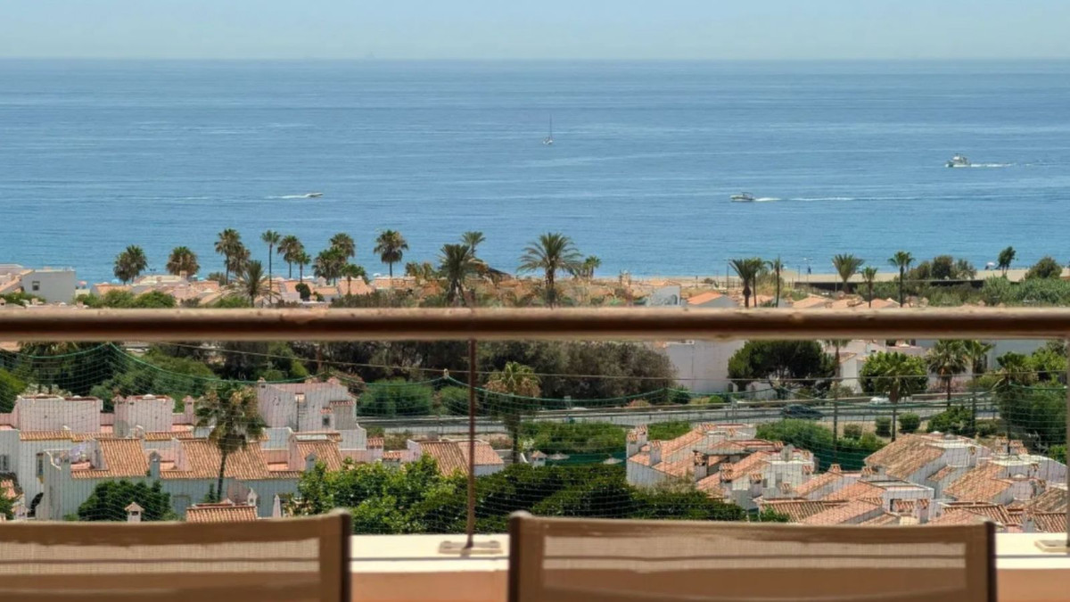 2 Bed Apartment for sale in Casares Costa Del Sol, Málaga, Spain