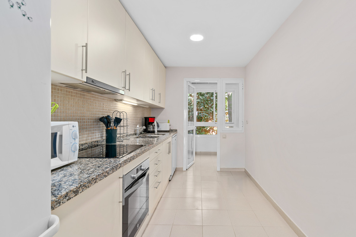 2 Bed Apartment for sale in Benahavís Costa Del Sol, Málaga, Spain