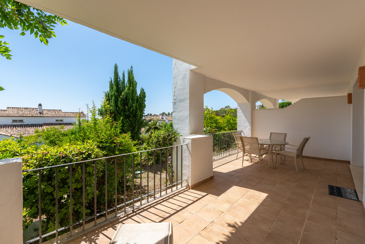 2 Bed Apartment for sale in Benahavís Costa Del Sol, Málaga, Spain