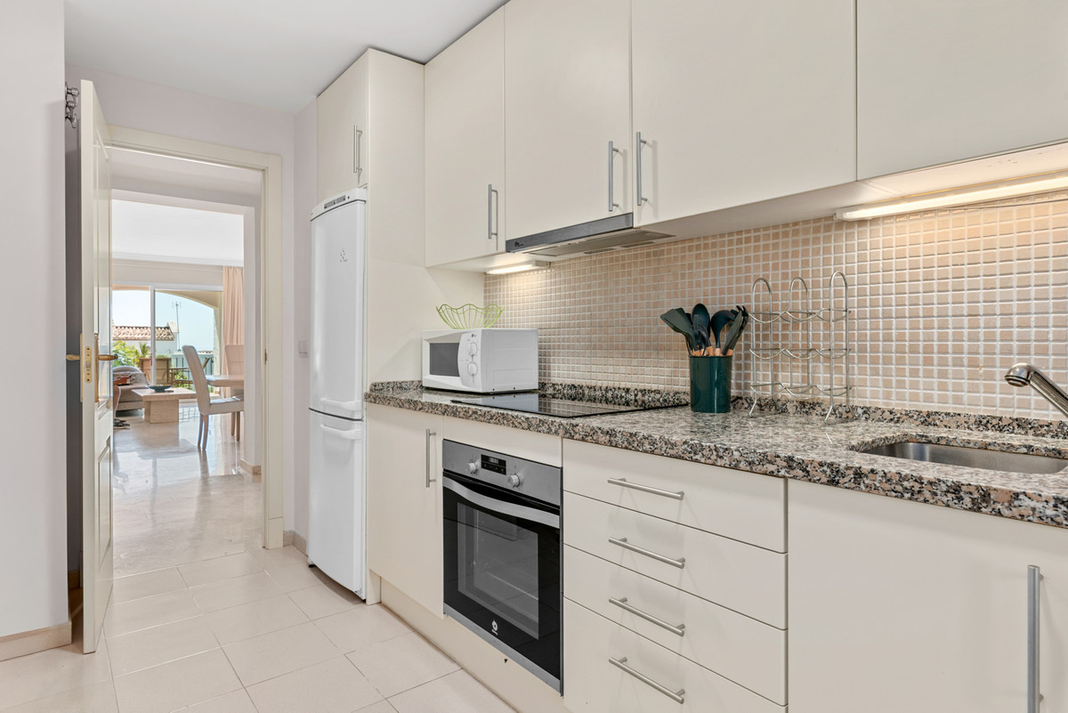 2 Bed Apartment for sale in Benahavís Costa Del Sol, Málaga, Spain