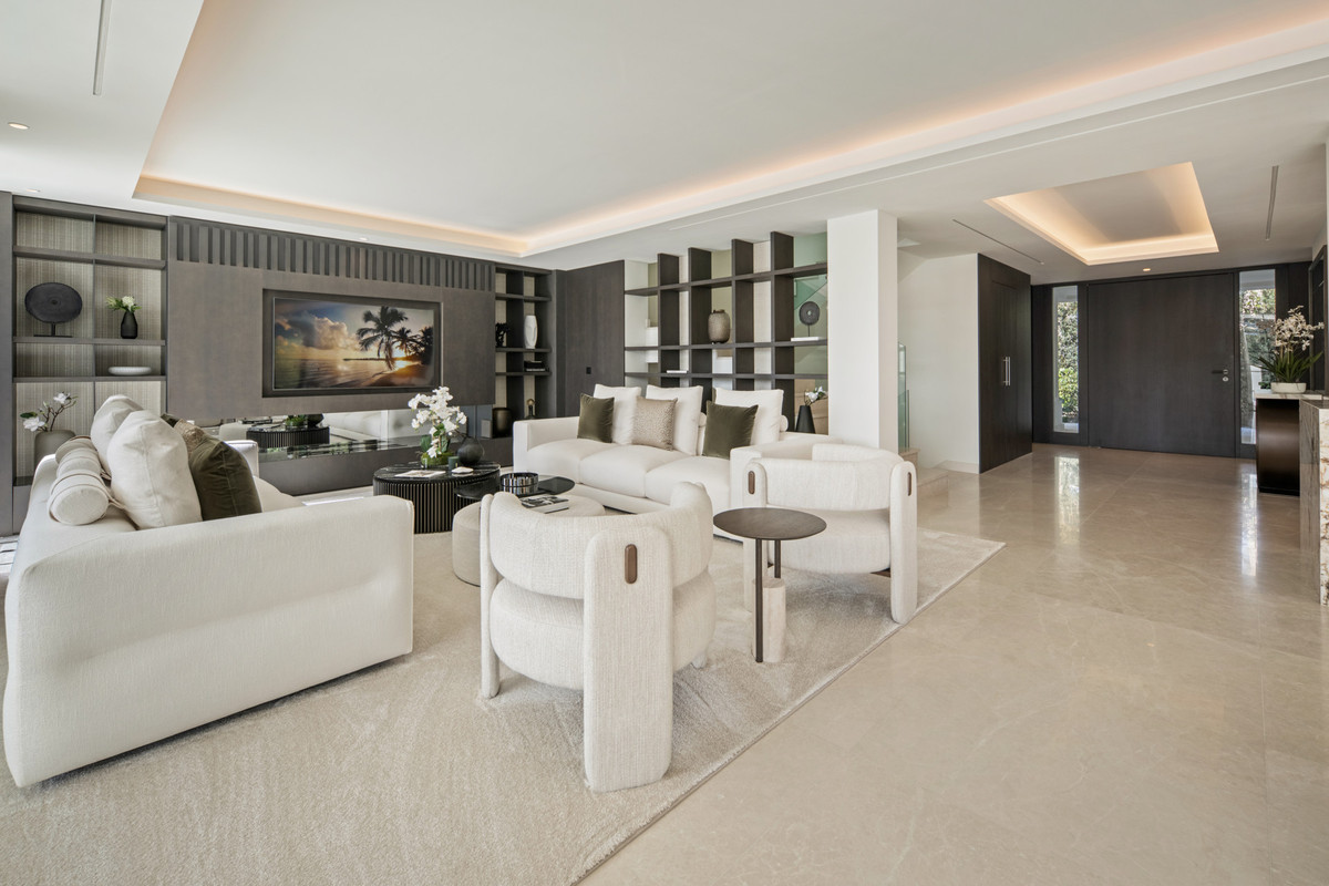 6 Bed Townhouse for sale in Nueva Andalucía Costa Del Sol, Málaga, Spain
