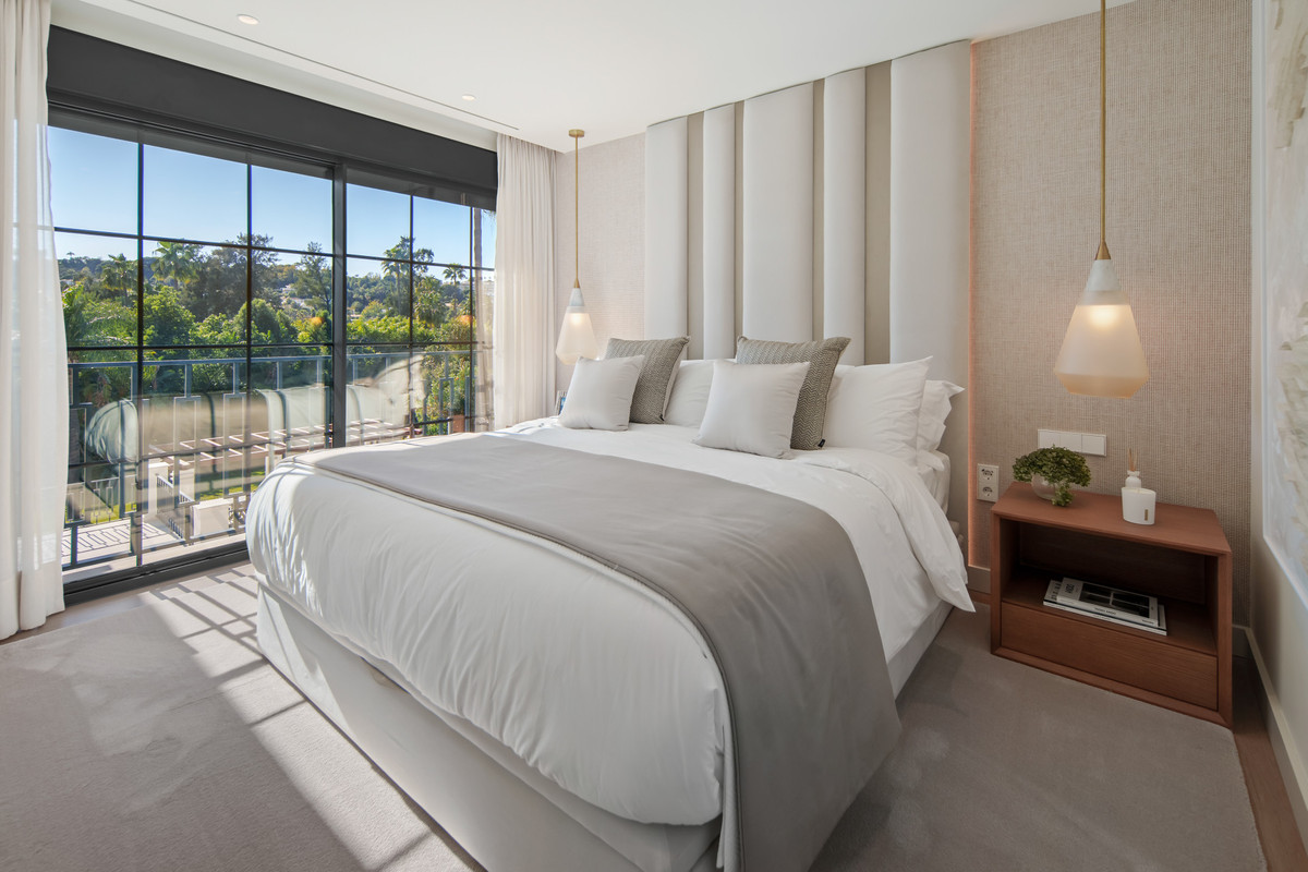 6 Bed Townhouse for sale in Nueva Andalucía Costa Del Sol, Málaga, Spain