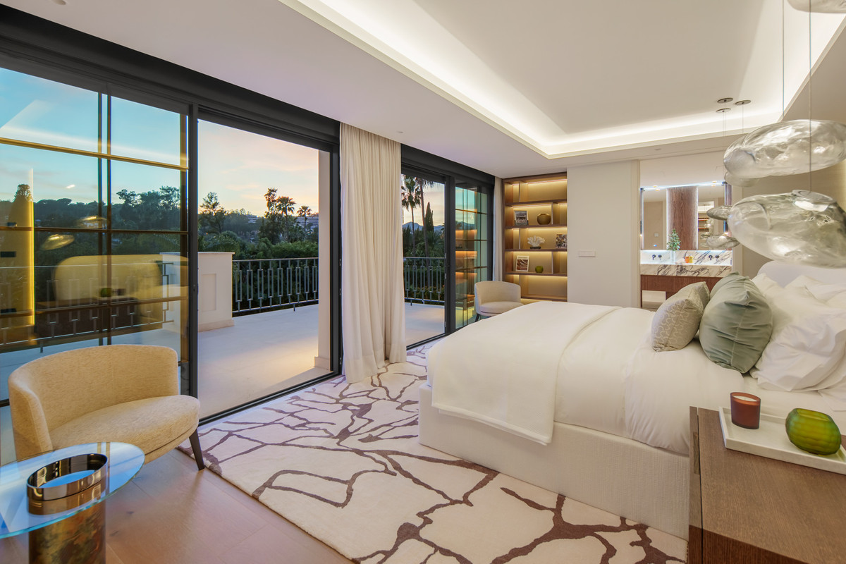 6 Bed Townhouse for sale in Nueva Andalucía Costa Del Sol, Málaga, Spain