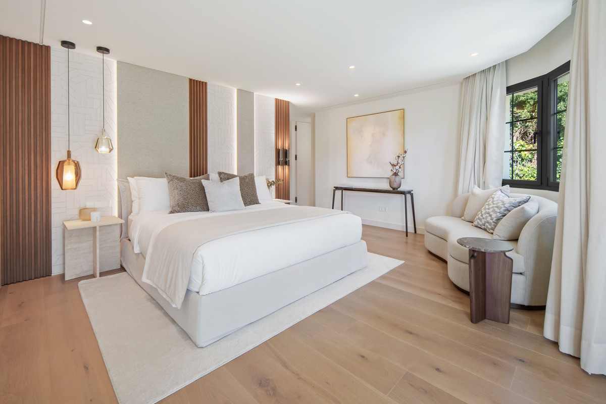 6 Bed Townhouse for sale in Nueva Andalucía Costa Del Sol, Málaga, Spain