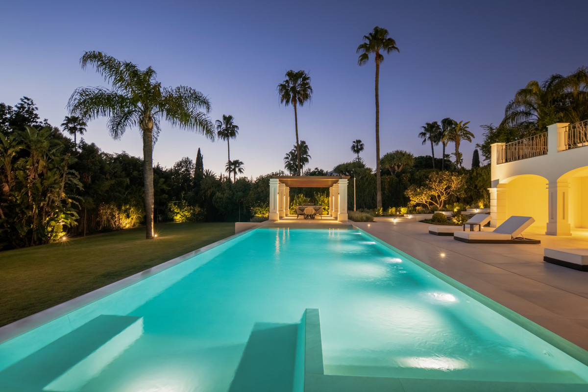 6 Bed Townhouse for sale in Nueva Andalucía Costa Del Sol, Málaga, Spain