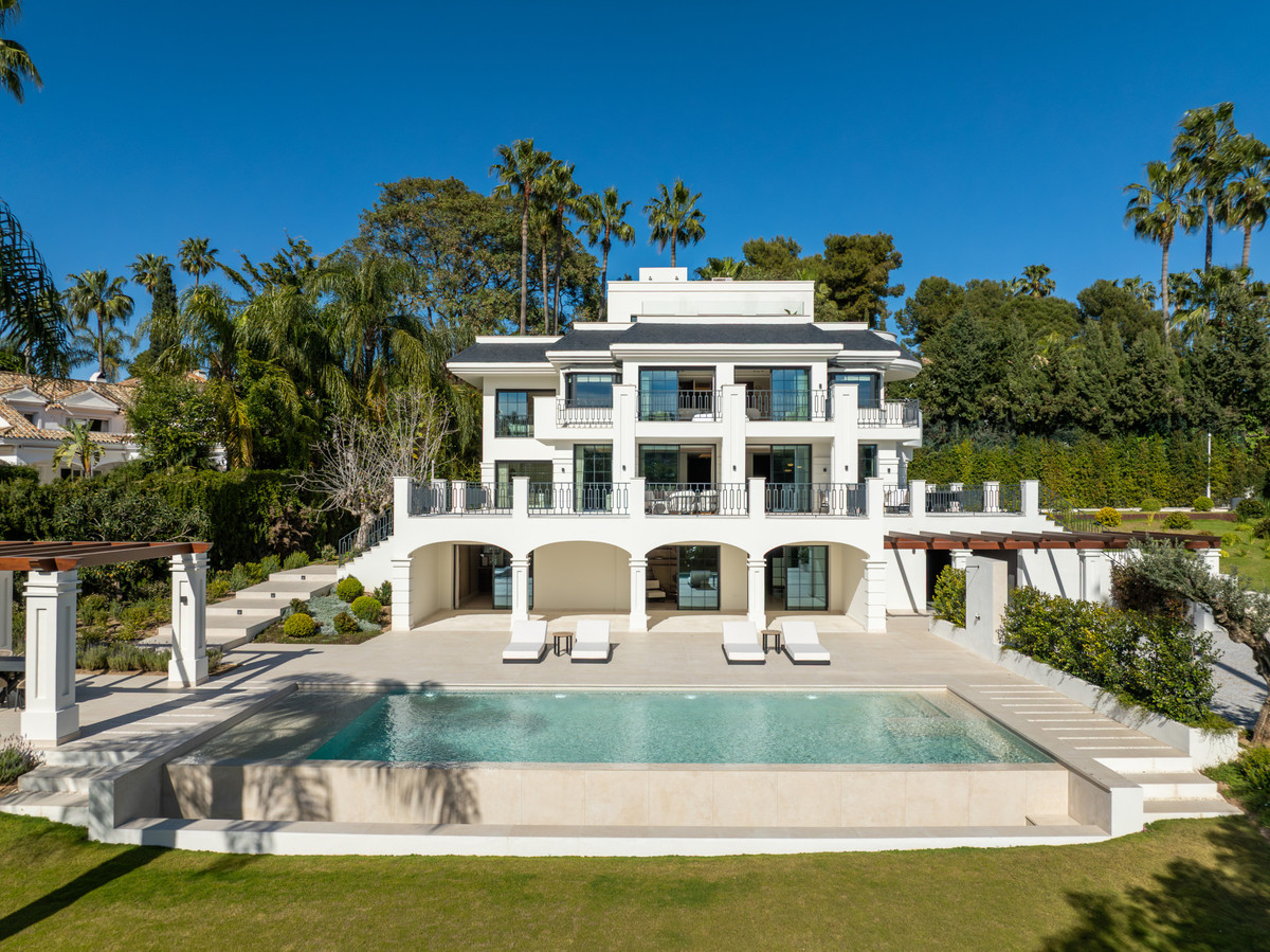 6 Bed Townhouse for sale in Nueva Andalucía Costa Del Sol, Málaga, Spain