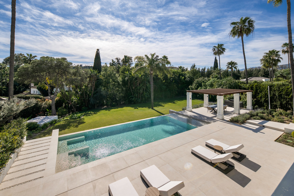 6 Bed Townhouse for sale in Nueva Andalucía Costa Del Sol, Málaga, Spain