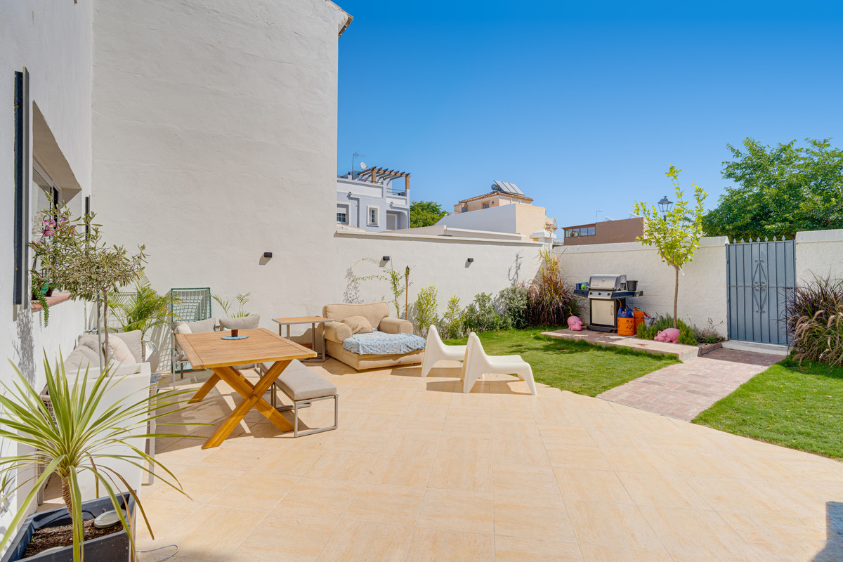 5 Bed Townhouse for sale in Cancelada Costa Del Sol, Málaga, Spain
