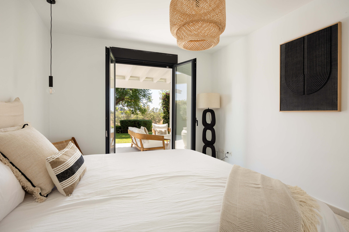 4 Bed Townhouse for sale in El Paraiso Costa Del Sol, Málaga, Spain