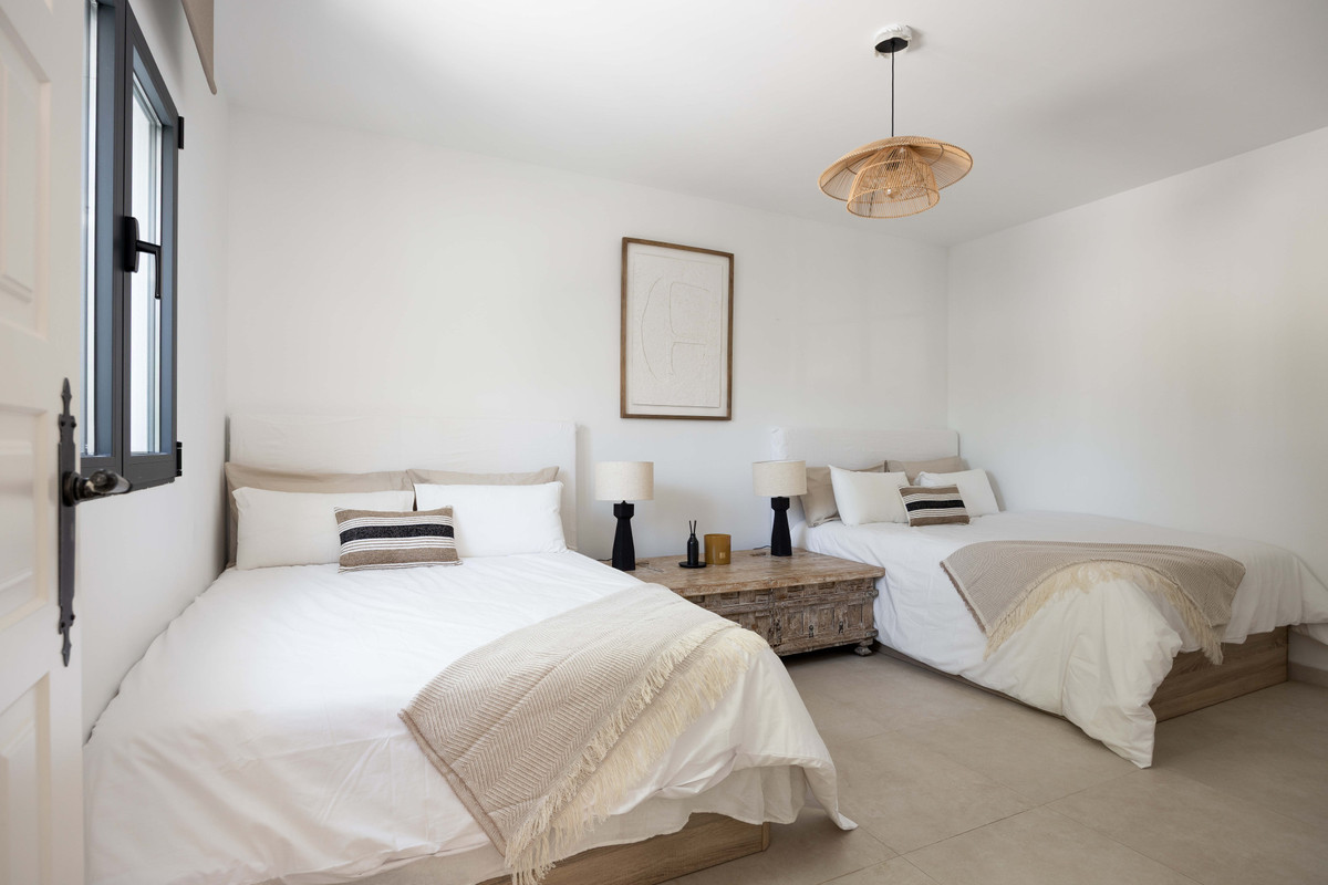 4 Bed Townhouse for sale in El Paraiso Costa Del Sol, Málaga, Spain