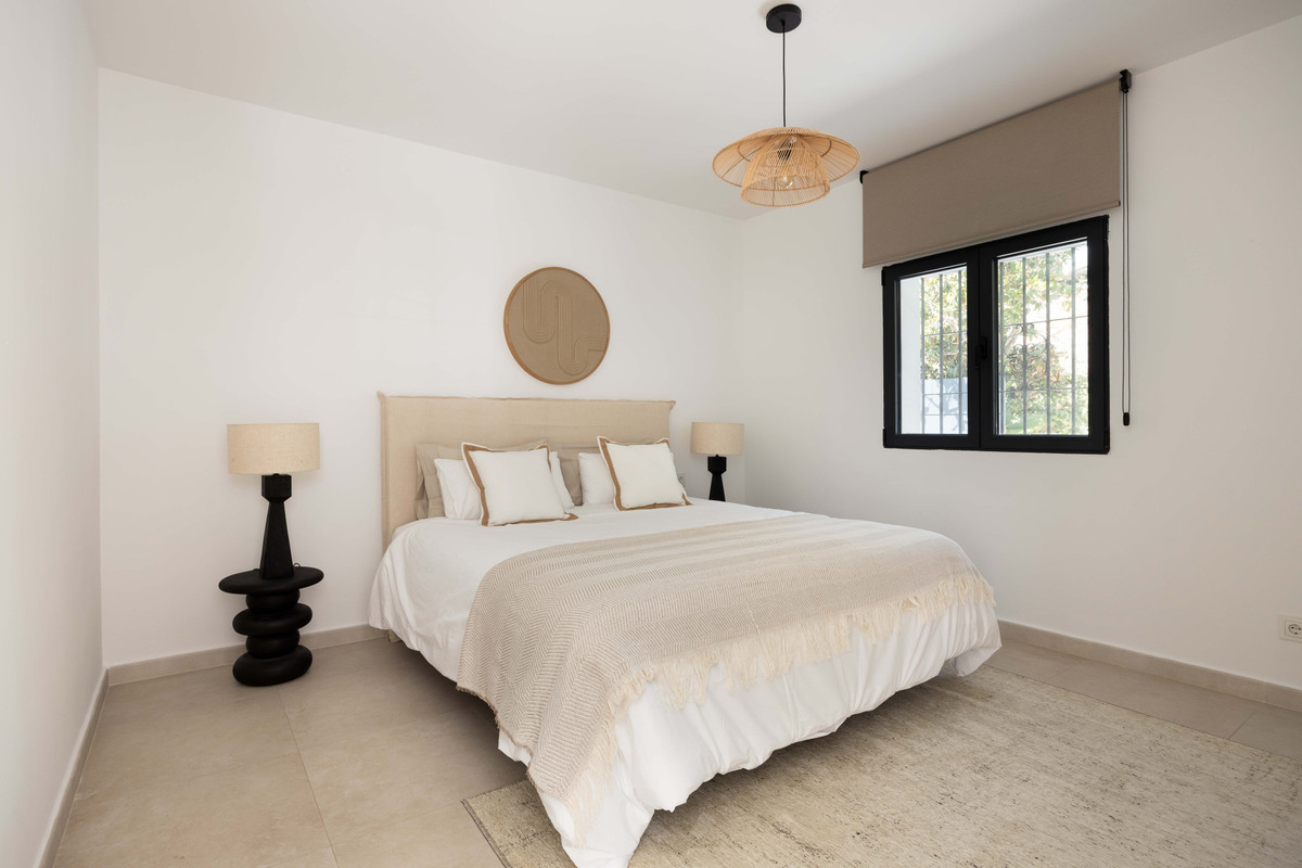 4 Bed Townhouse for sale in El Paraiso Costa Del Sol, Málaga, Spain