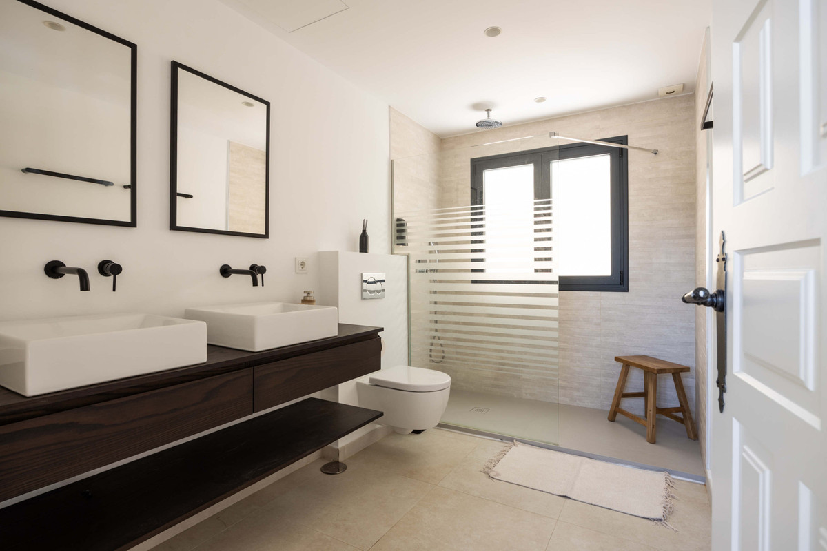 4 Bed Townhouse for sale in El Paraiso Costa Del Sol, Málaga, Spain