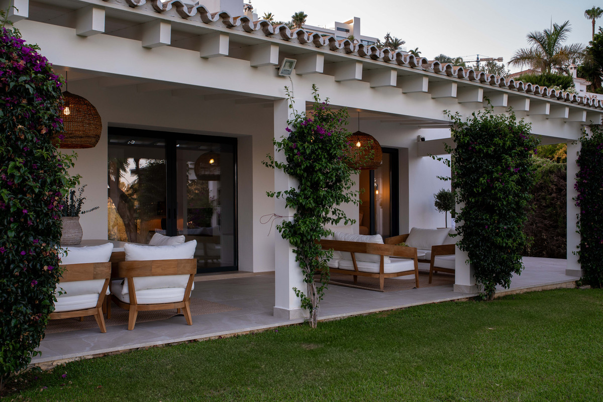 4 Bed Townhouse for sale in El Paraiso Costa Del Sol, Málaga, Spain
