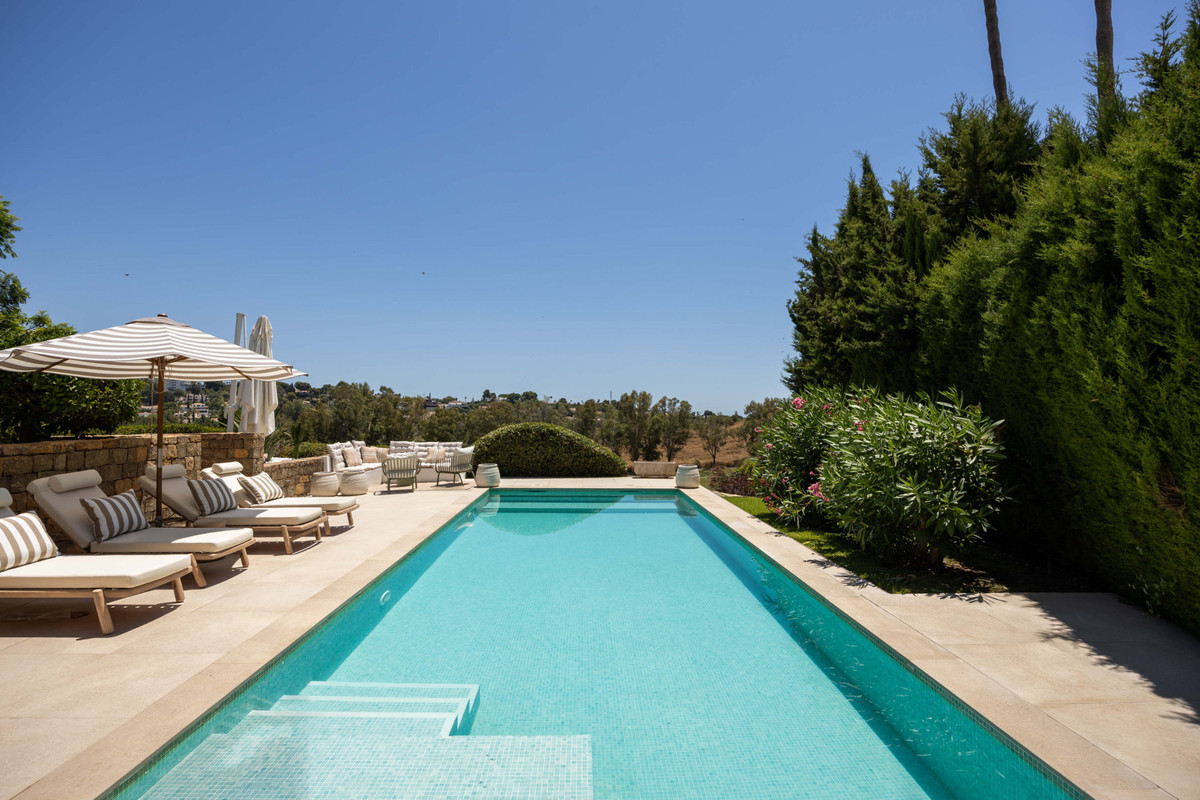 4 Bed Townhouse for sale in El Paraiso Costa Del Sol, Málaga, Spain