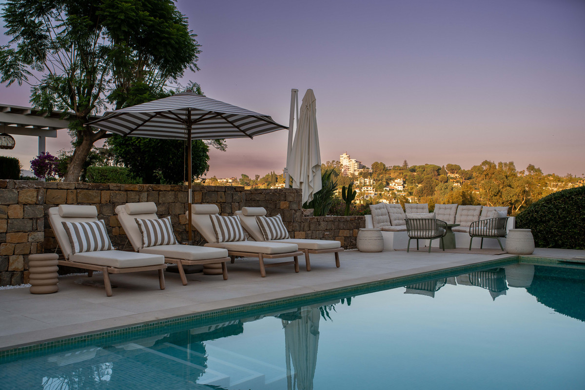 4 Bed Townhouse for sale in El Paraiso Costa Del Sol, Málaga, Spain