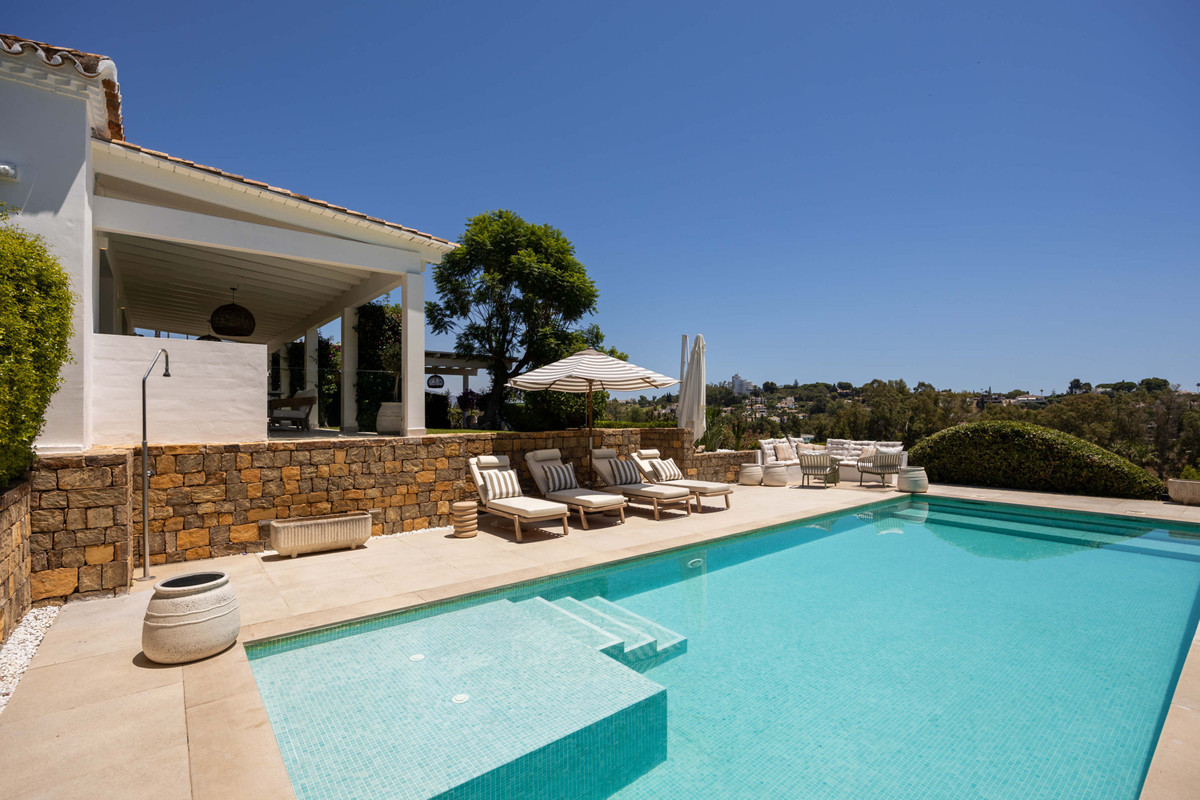 4 Bed Townhouse for sale in El Paraiso Costa Del Sol, Málaga, Spain