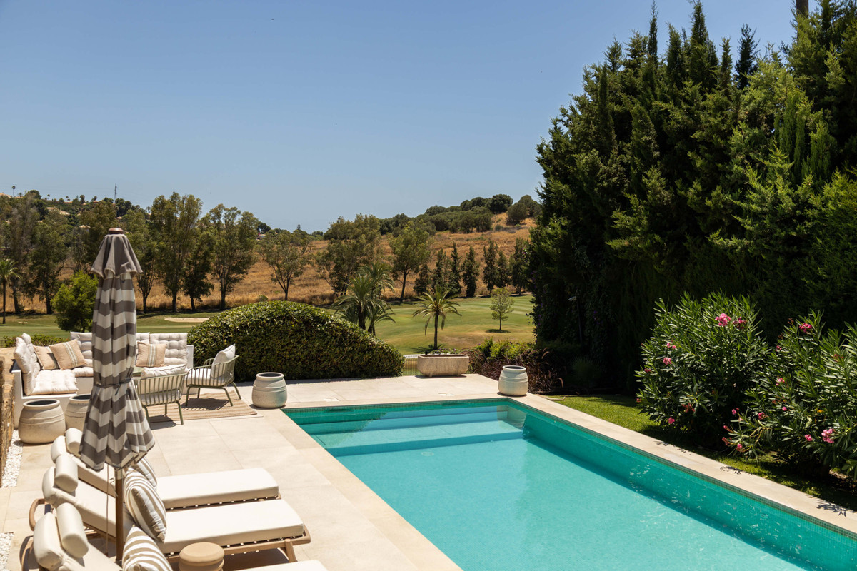 4 Bed Townhouse for sale in El Paraiso Costa Del Sol, Málaga, Spain
