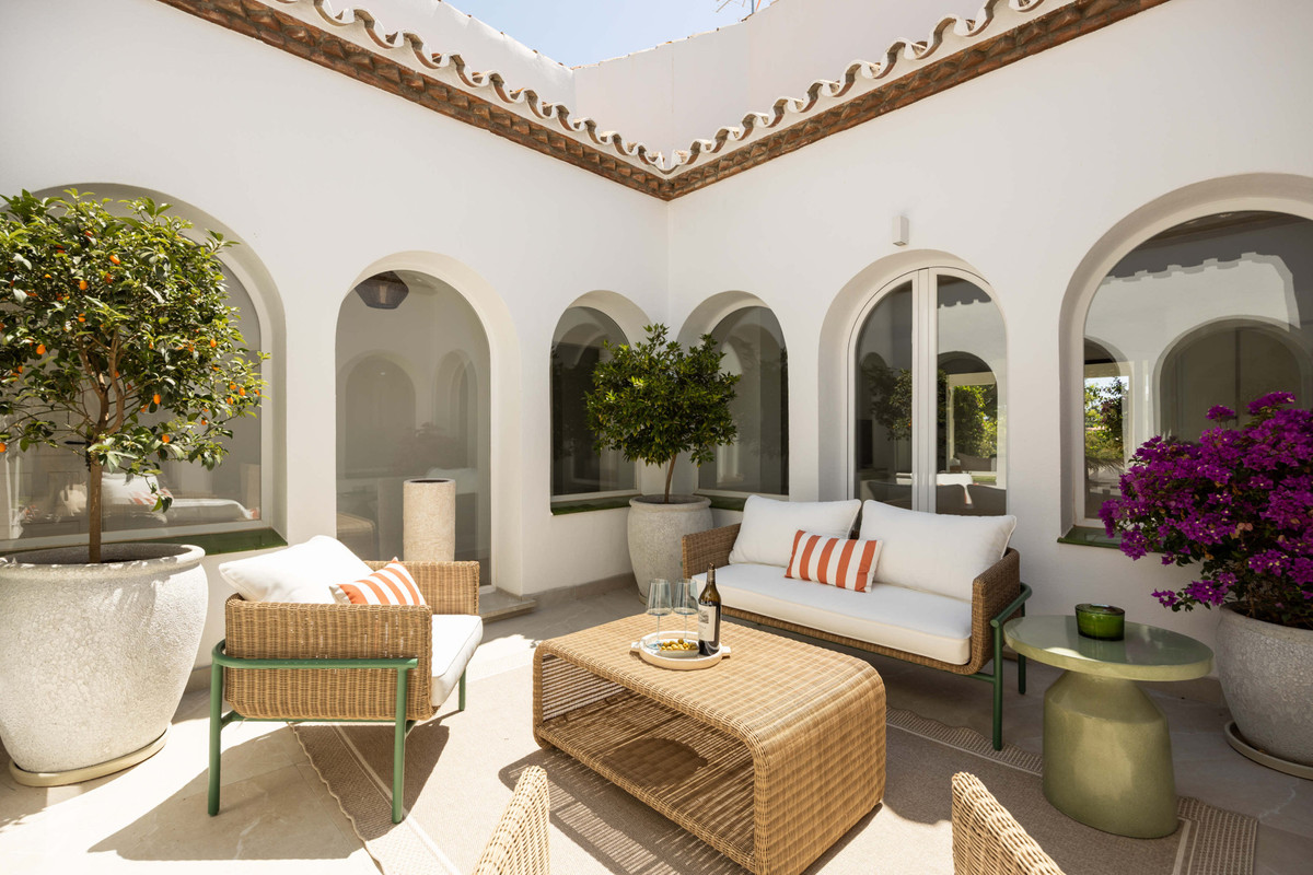 4 Bed Townhouse for sale in El Paraiso Costa Del Sol, Málaga, Spain