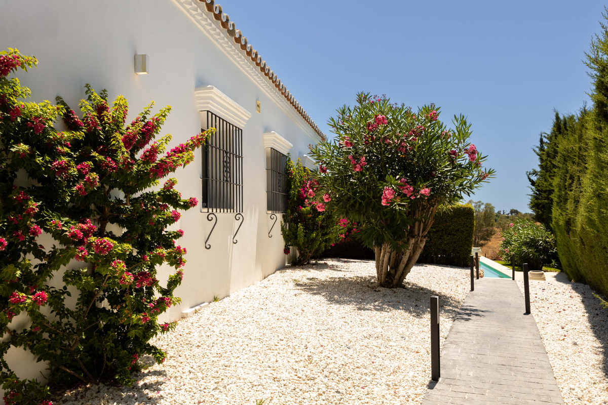 4 Bed Townhouse for sale in El Paraiso Costa Del Sol, Málaga, Spain