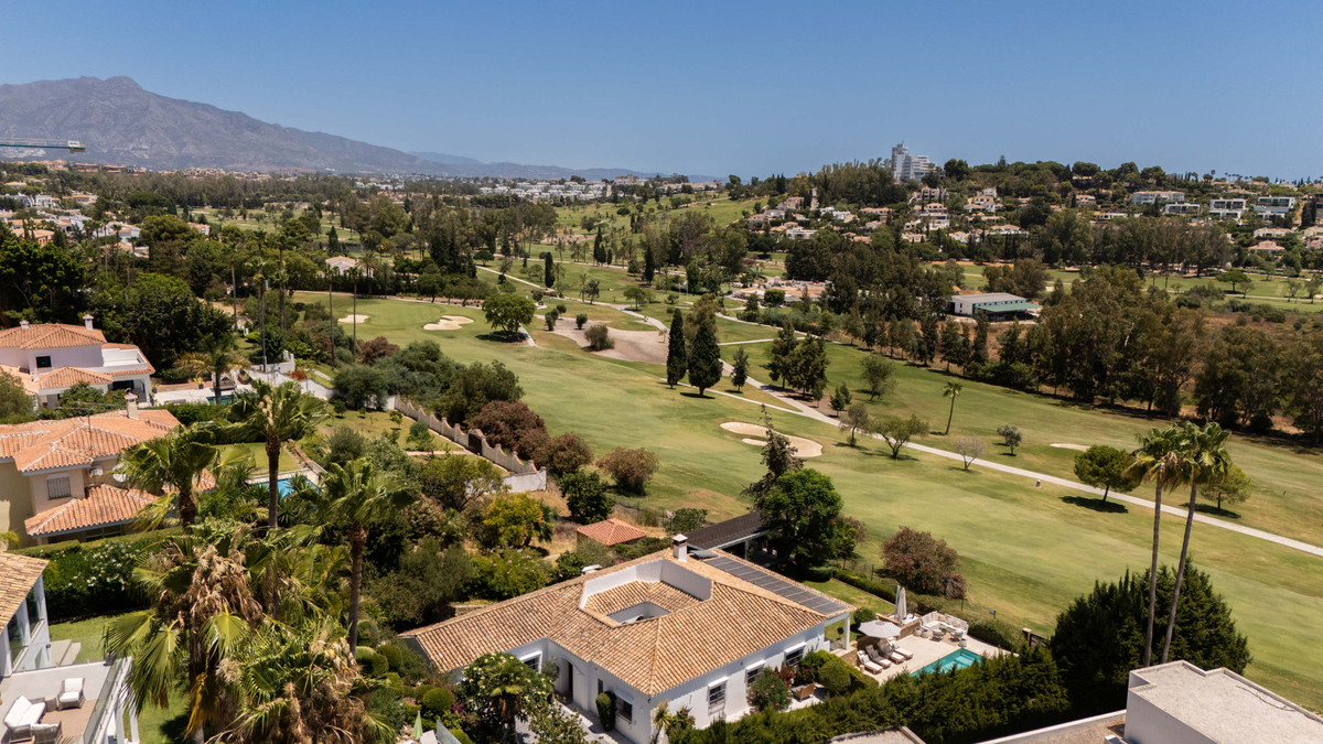 4 Bed Townhouse for sale in El Paraiso Costa Del Sol, Málaga, Spain